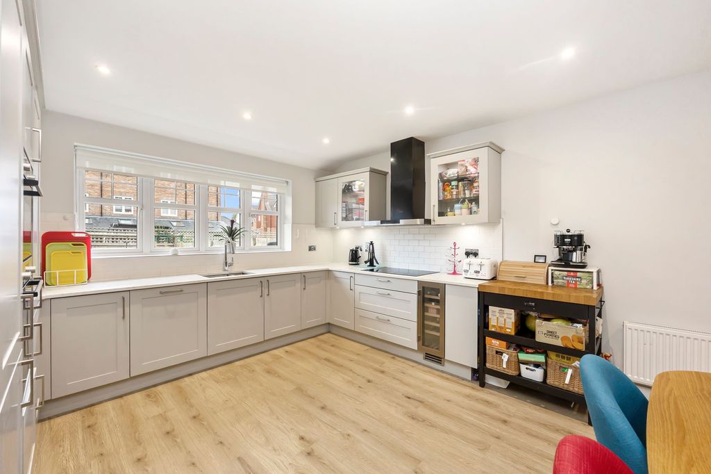 Property photo 2 of 21