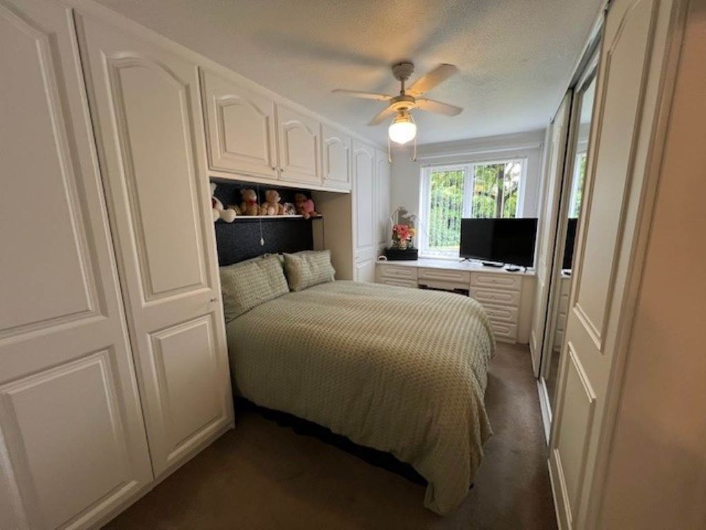 Property photo 2 of 7 17 Rw Bedroom