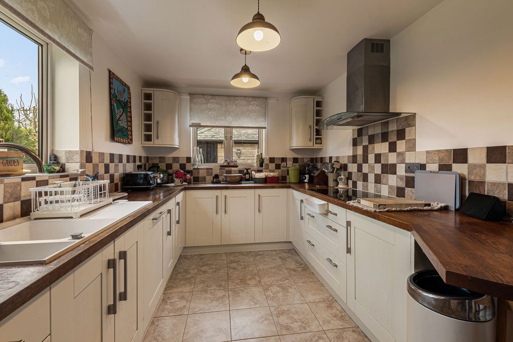 Property photo 3 of 24