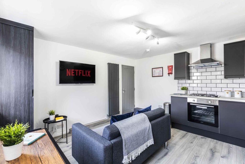 Property photo 3 of 8 Photo