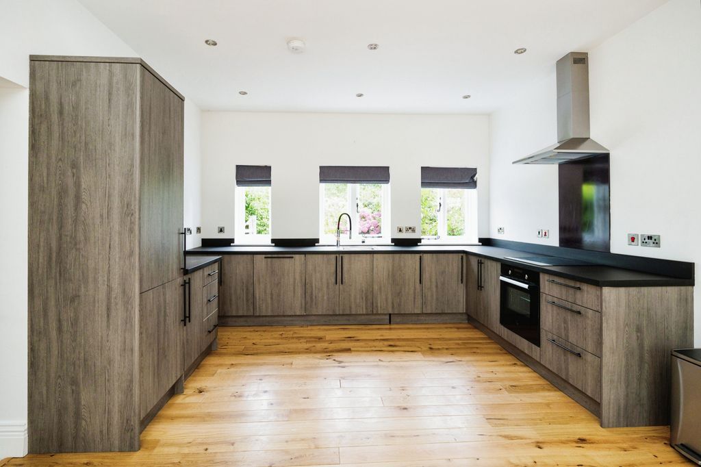 Property photo 2 of 25