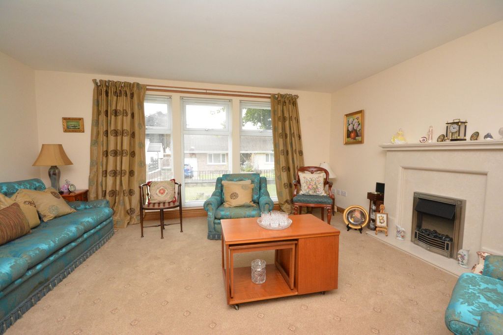 Property photo 2 of 37