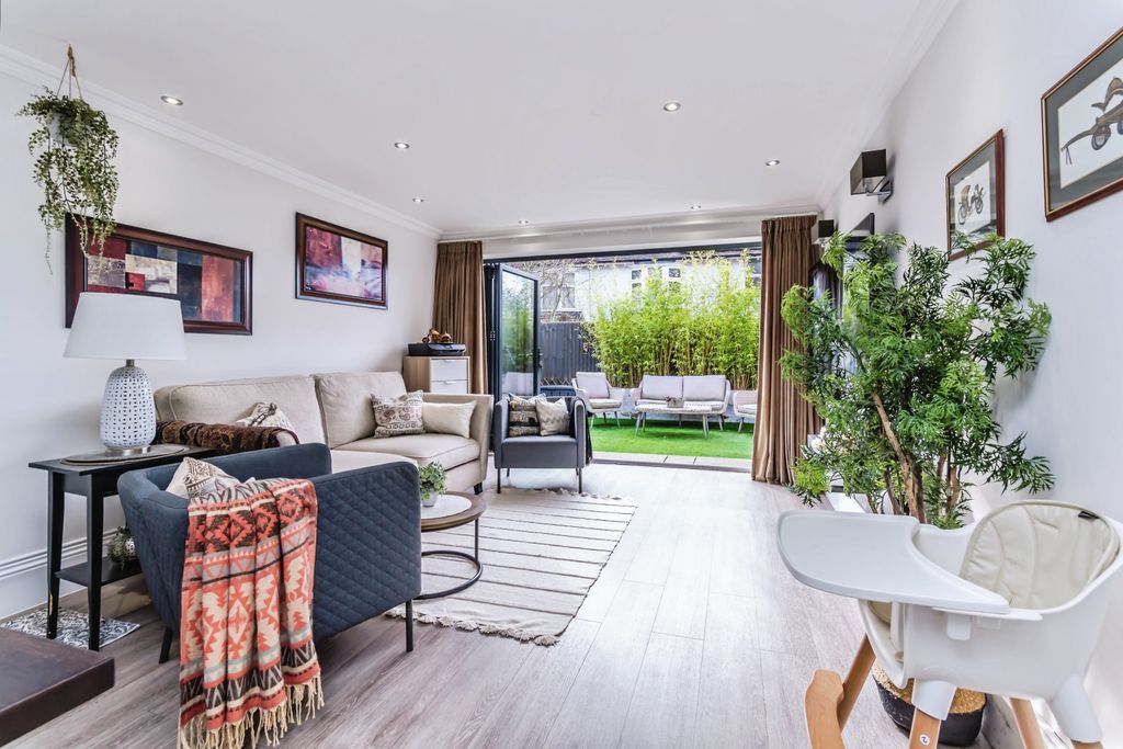 Property photo 2 of 16 Photography