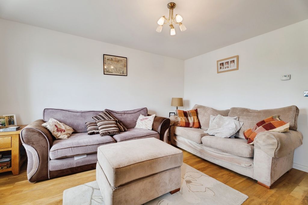 Property photo 3 of 20 Pbox-Img.Jpg