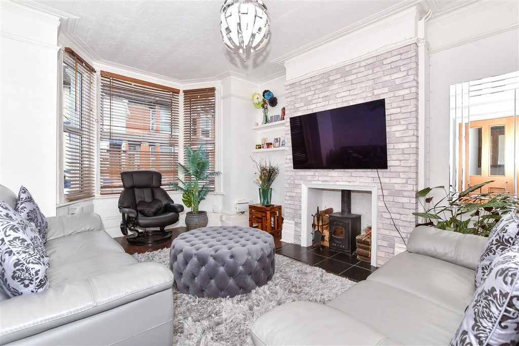 Property photo 2 of 9 Lounge