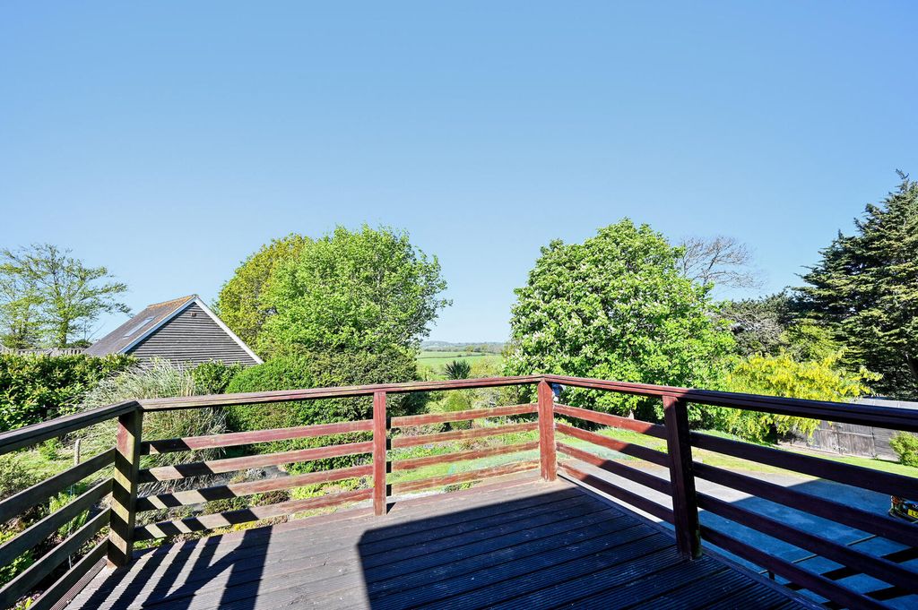 Property photo 2 of 44 Terrace / Patio