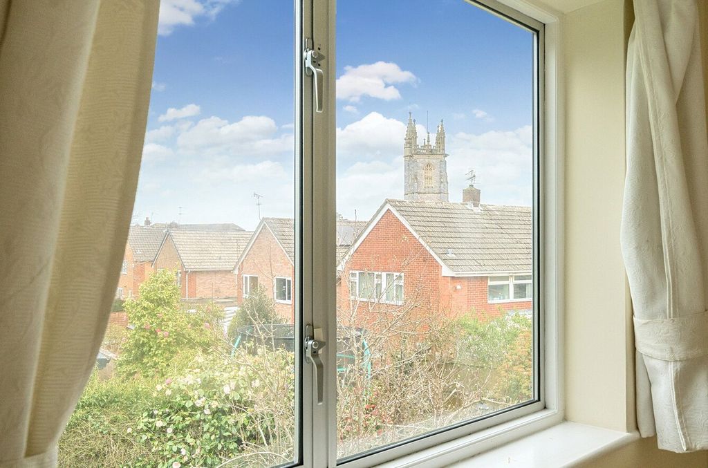 Property photo 2 of 9 Property Views