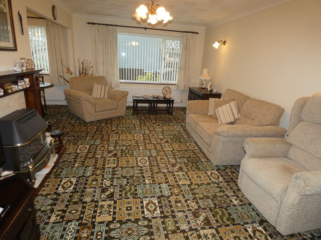 Property photo 2 of 14 Lounge