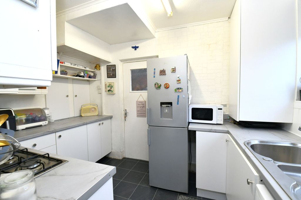 Property photo 2 of 22