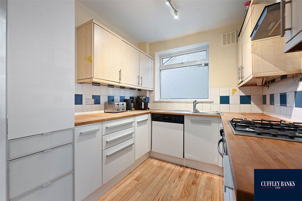 Property photo 3 of 9 Picture No. 15