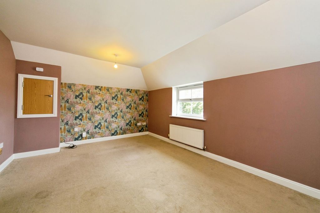 Property photo 2 of 16 Lounge
