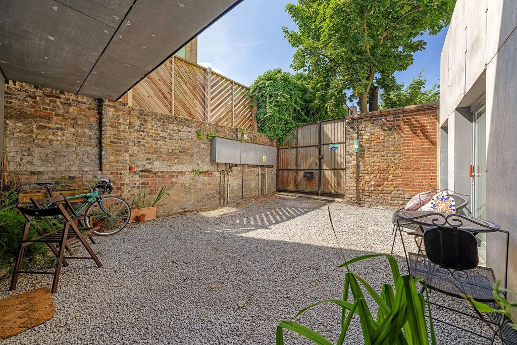 Property photo 3 of 12 Courtyard (3).Jpg