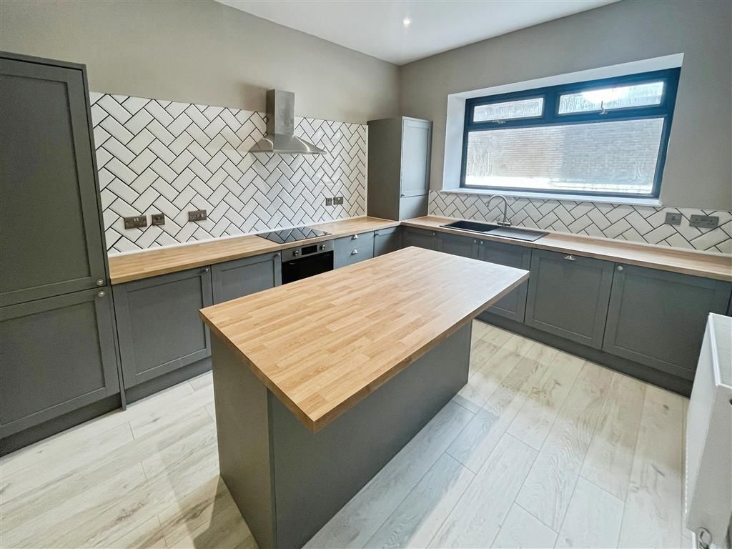 Property photo 2 of 16 Kitchen