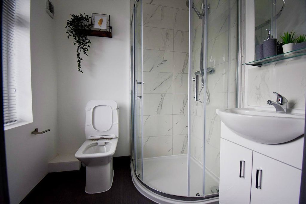 Property photo 3 of 6 Gallery