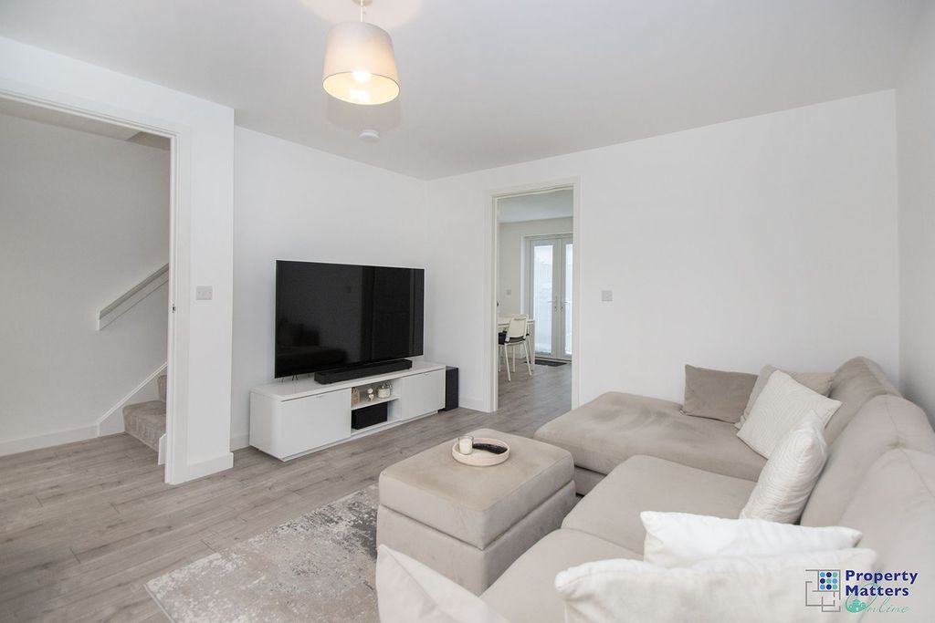 Property photo 1 of 20 3 Bedroom Semi Detached Villa