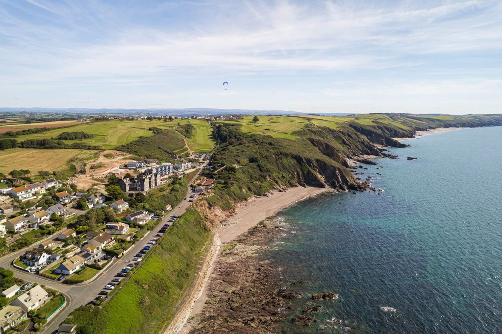 Property photo 2 of 11 Position