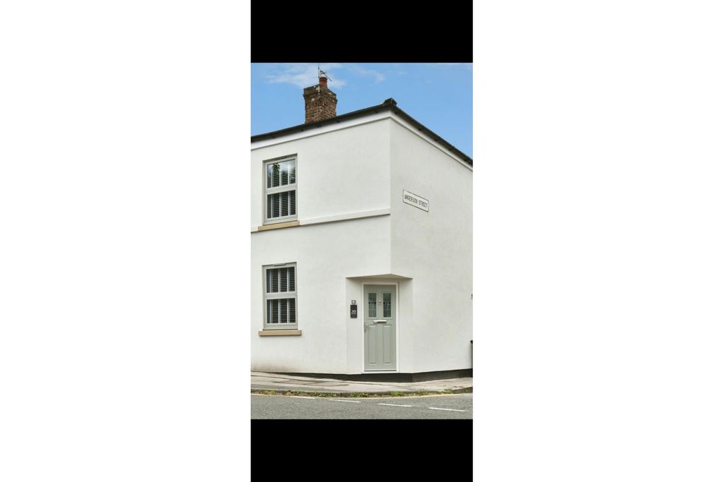 2 bed flat for saleChester Road, Macclesfield SK11
