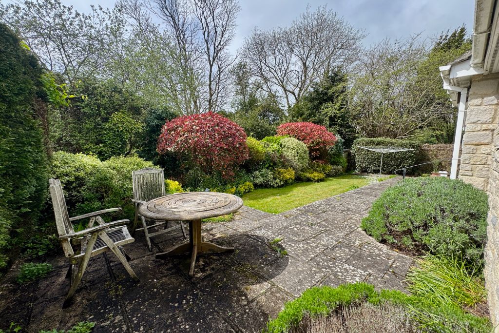 Property photo 2 of 13 Garden