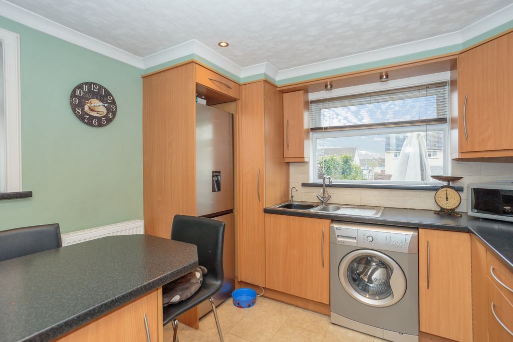 Property photo 3 of 24 Kitchen