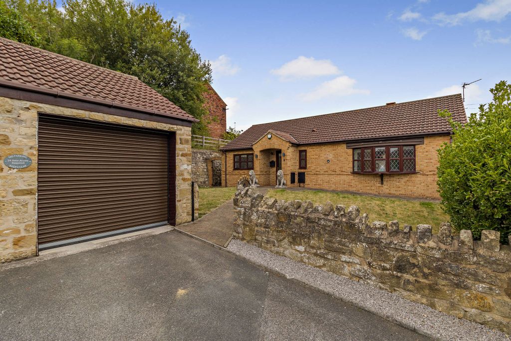 Property photo 1 of 14 8661220-Exterior02-800