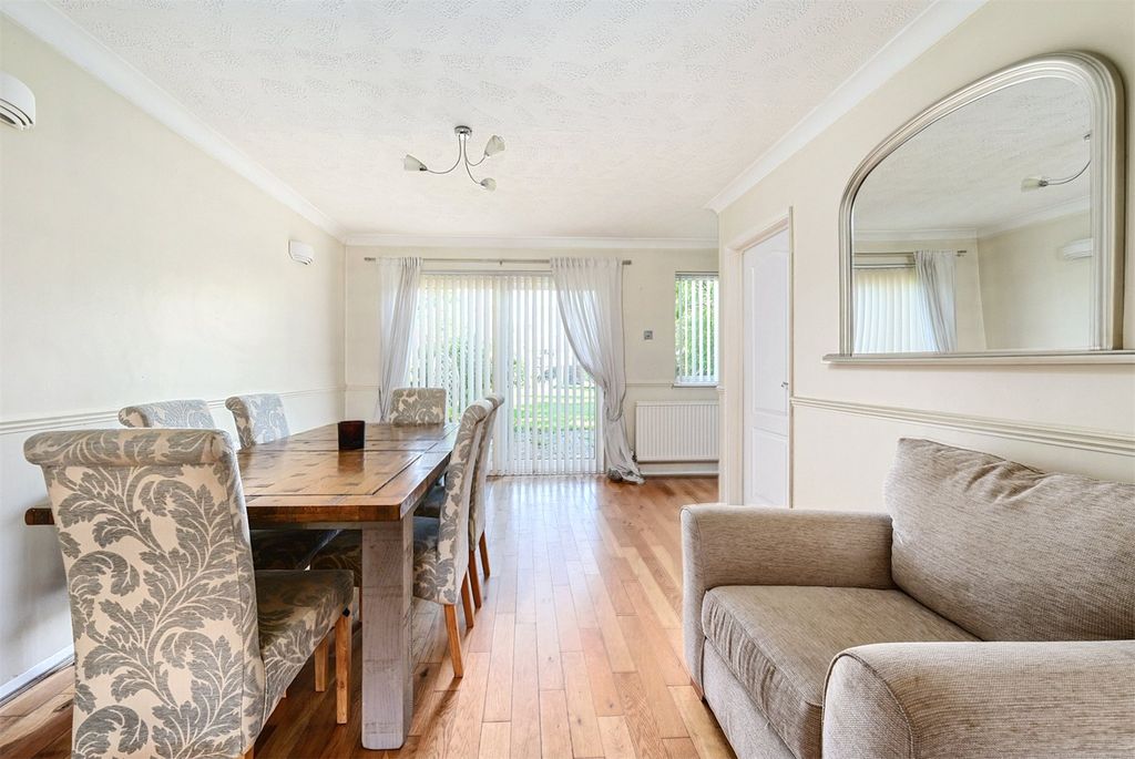 Property photo 3 of 12 Picture No. 11