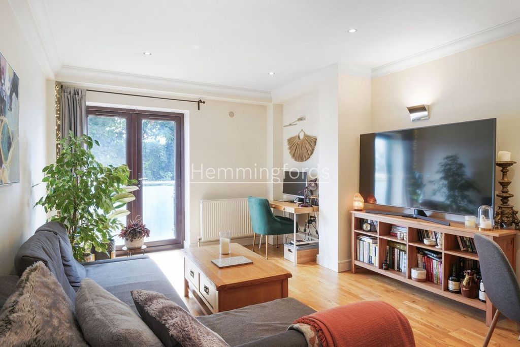 Property photo 1 of 15 Flat 8, Maple Leaf Court - Uzvcq9Audhnt6Wwiz18R.Jp