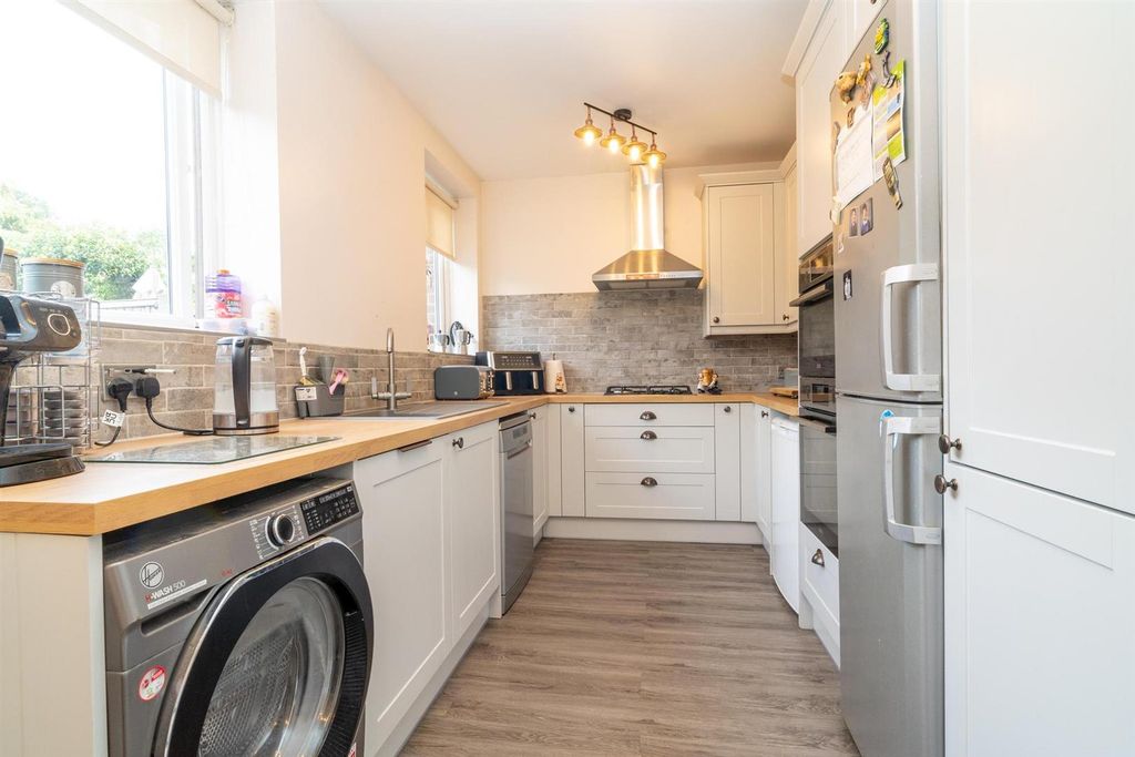 Property photo 3 of 15 Kitchen