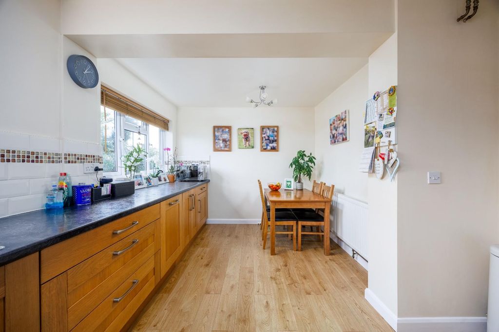 Property photo 3 of 16 Mustaver_Luxford_Road_Crowborough_Tn62Pp_Rootsprop