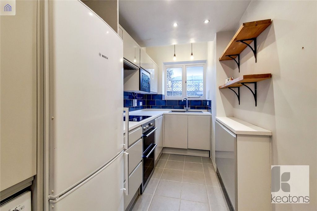 Property photo 3 of 8 Kitchen