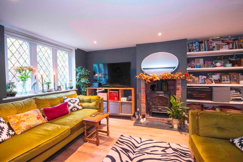 Property photo 2 of 19