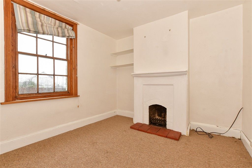 Property photo 1 of 13 Lounge