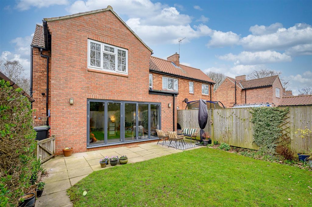 Property photo 2 of 14 External