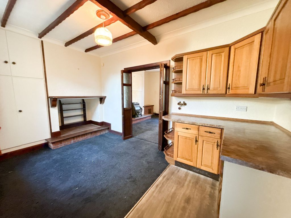 Property photo 3 of 10 Dining Kitchen