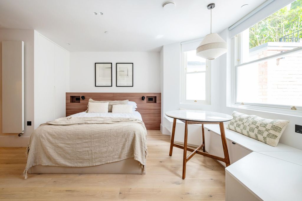 Property photo 3 of 15 65 Elsham Basement Flat (2).Jpg