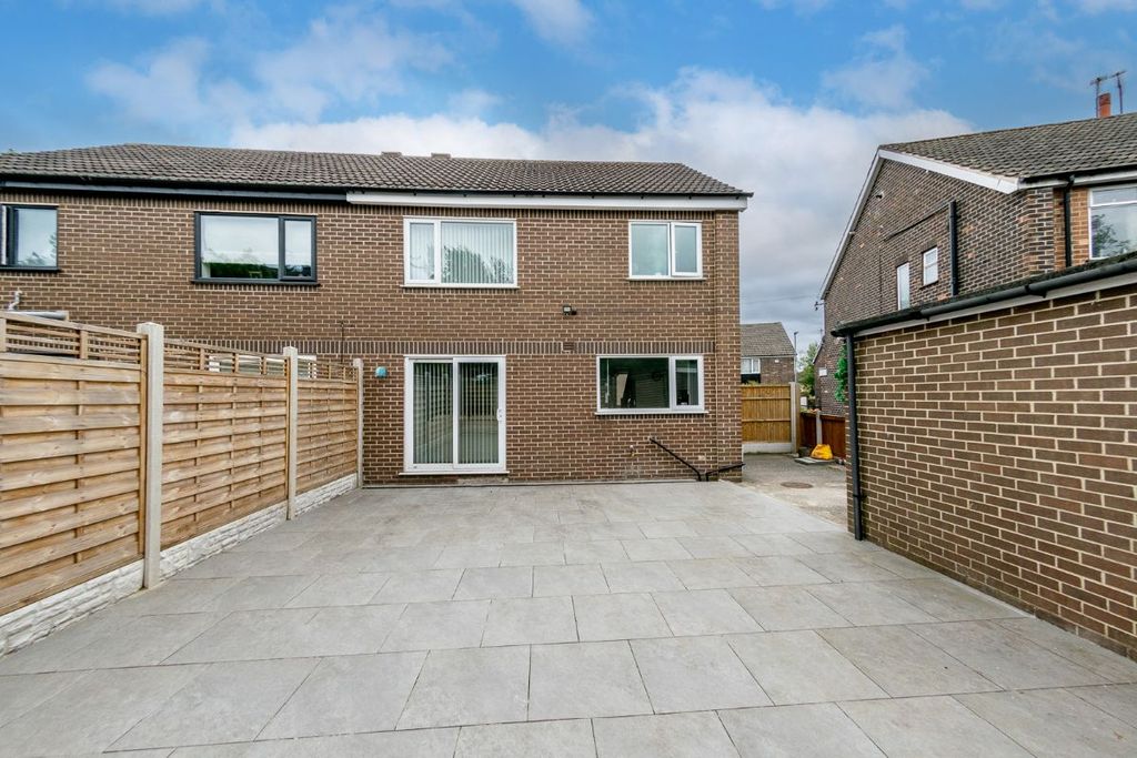 Property photo 1 of 28