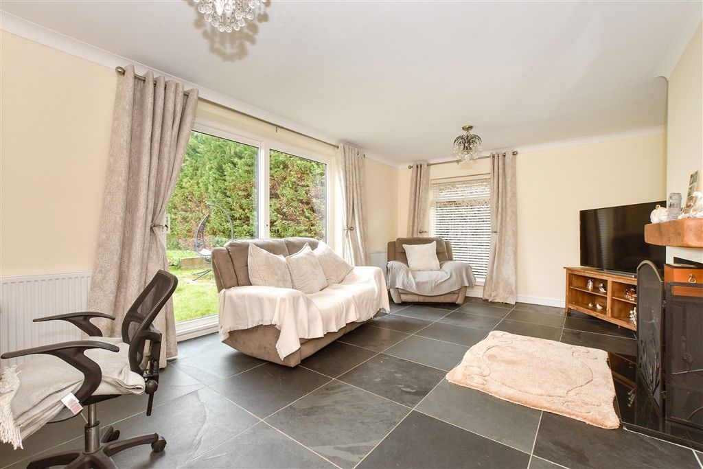 Property photo 1 of 11 Lounge