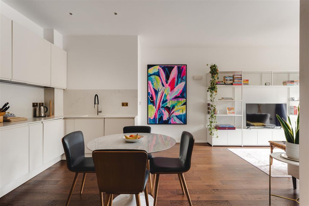 Property photo 2 of 25 Grosvenor Road-11.Jpg