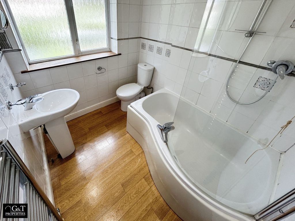 Property photo 3 of 13 Family Bathroom