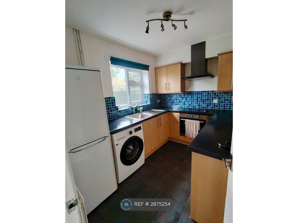 Property photo 3 of 18 Kitchen