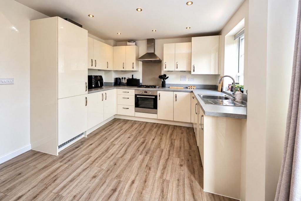 Property photo 2 of 15 5352841