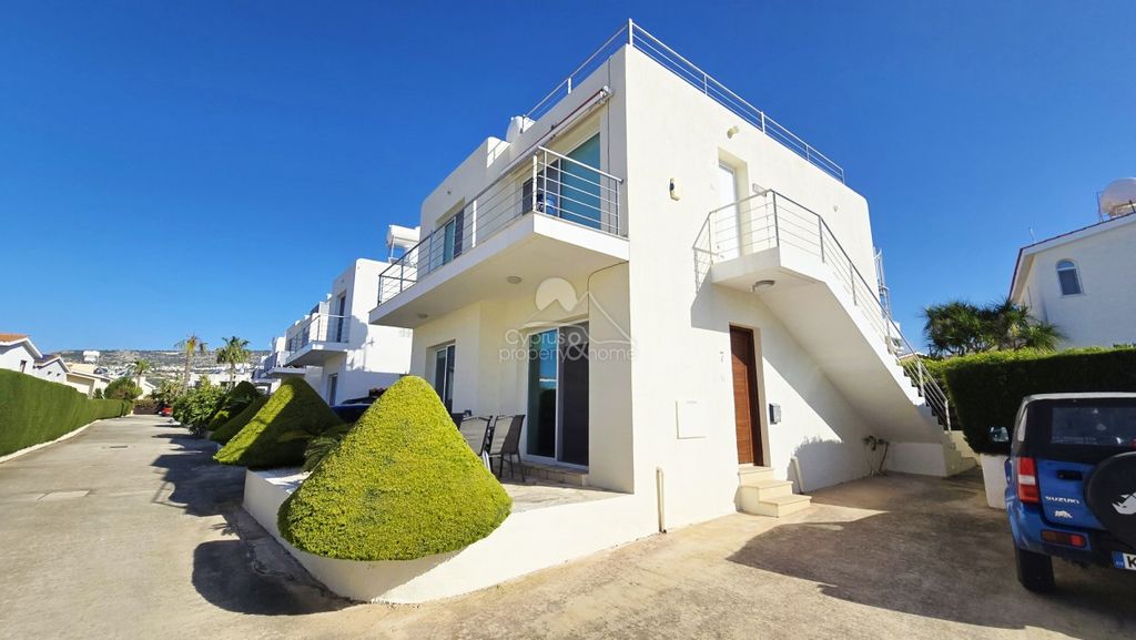 Property photo 1 of 32