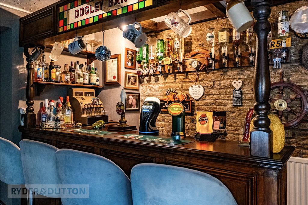 Property photo 2 of 53 Bar/Snug