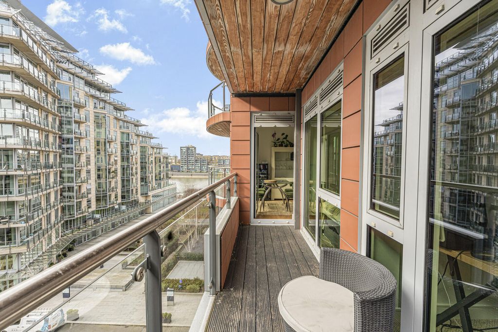 Property photo 2 of 18 Balcony