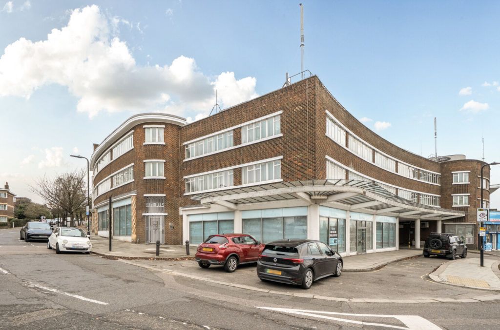 Property photo 1 of 17