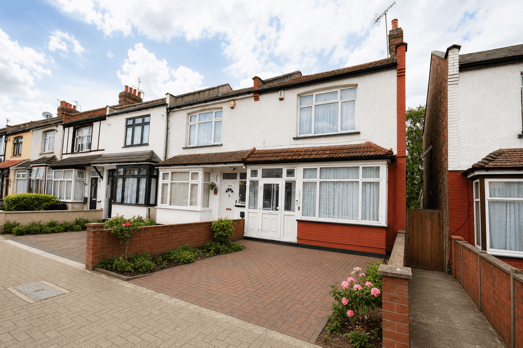 Property photo 1 of 10 Pinner Road, Harrow, Middlesex Ha1