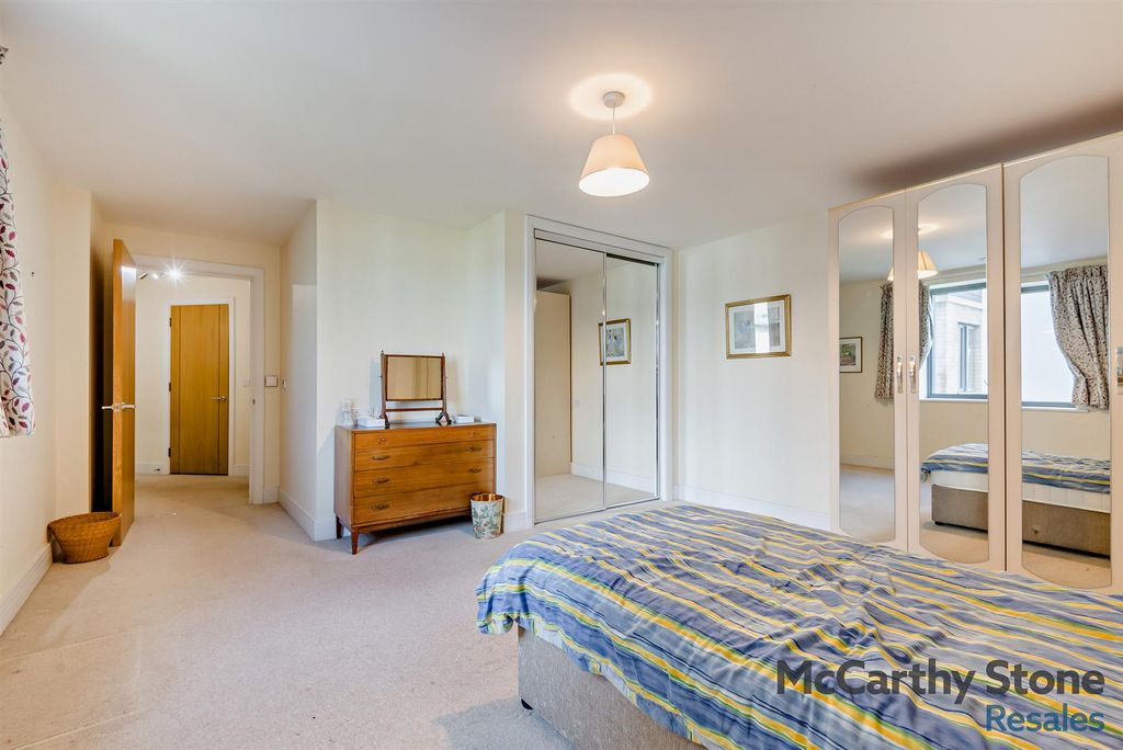 Property photo 1 of 13 Bedroom