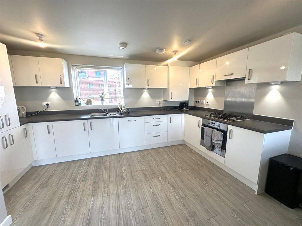 Property photo 2 of 11 Ae871A1d-743d-4c53-9A36-Bfd5Dfe844A2.Jpg