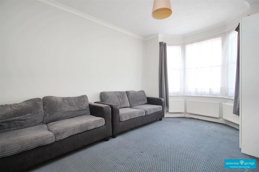 Property photo 3 of 24 Living Room / Bedroom 5