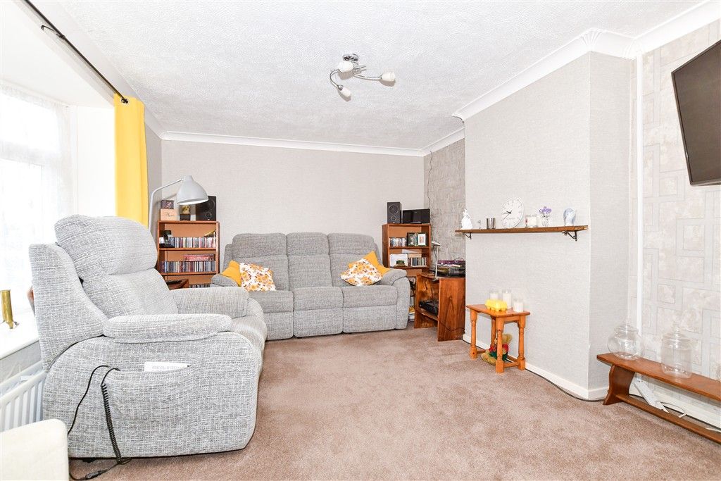 Property photo 2 of 8 Lounge