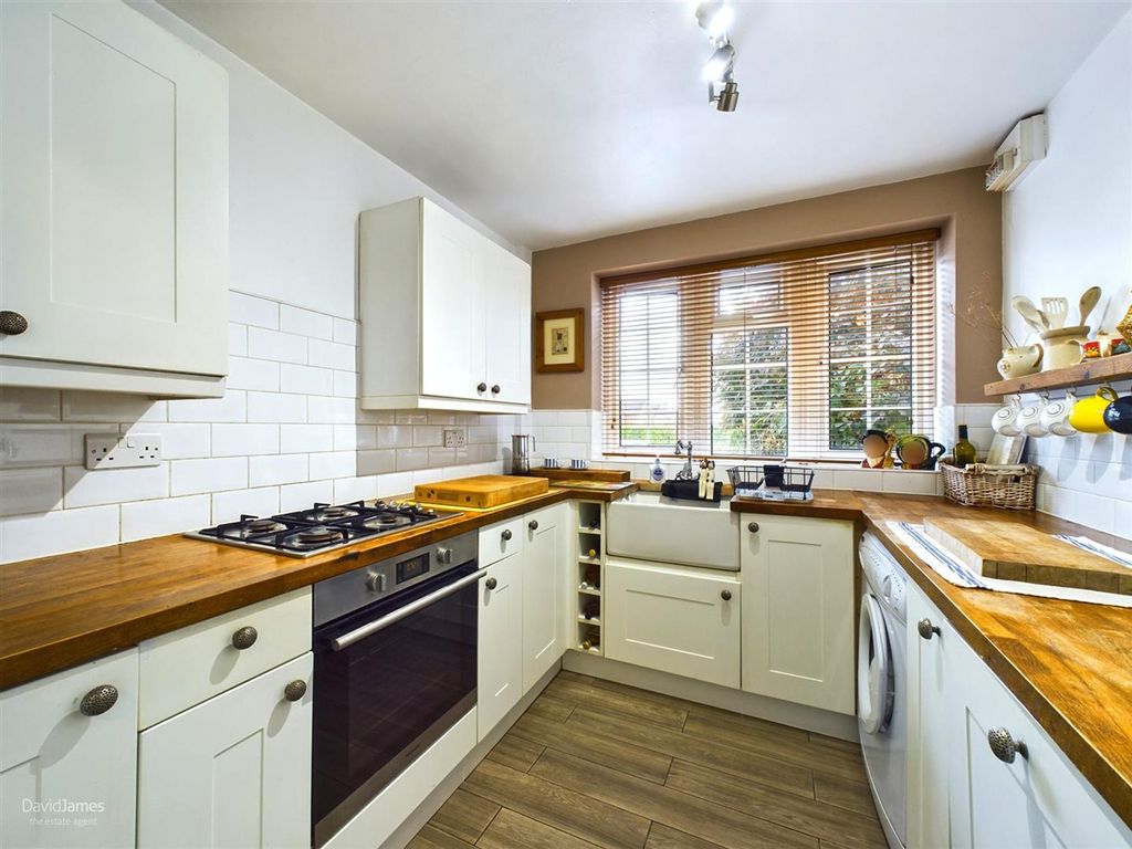 Property photo 3 of 17 Kitchen